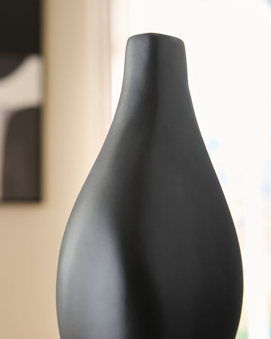 Judsen Vase
