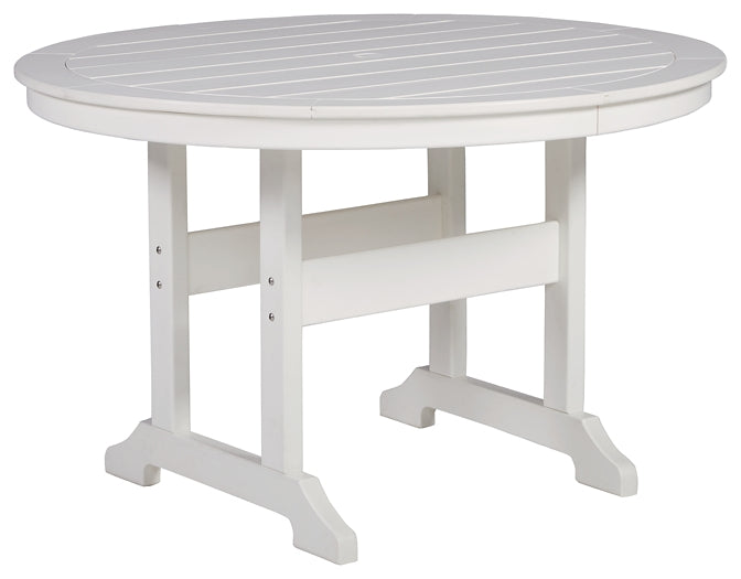 Crescent Luxe Round Dining Table w/UMB OPT